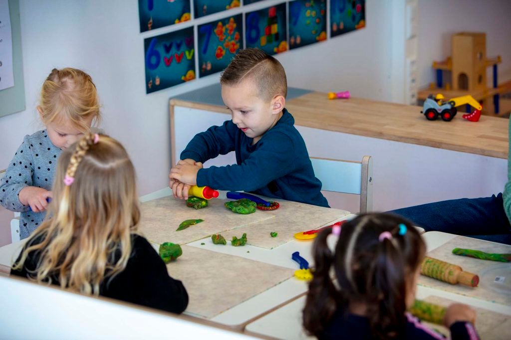 Jonge kinderen op de BSO bij Kinderwoud