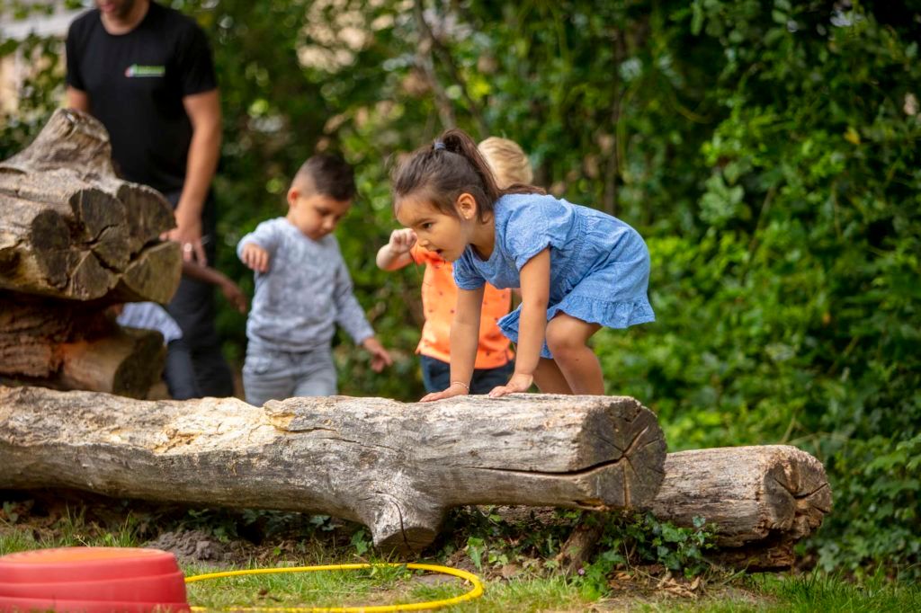 Buiten spelen bij de peuteropvang van Kinderwoud