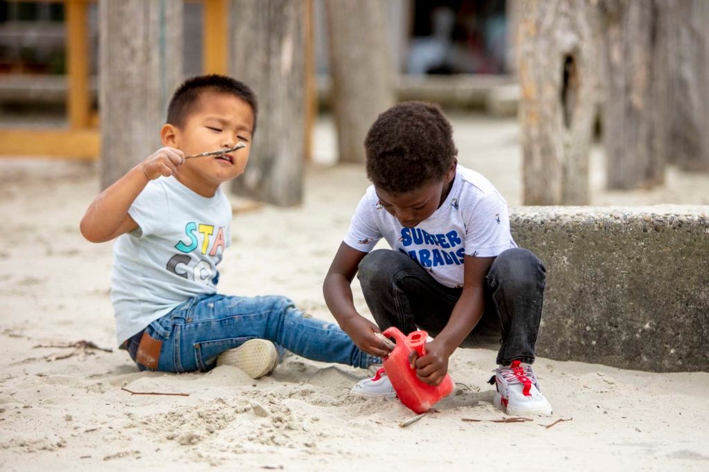 Buiten spelen bij Kinderwoud kinderopvang