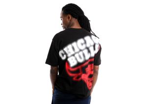 Foto van New Era T-shirt CHICAGO BULLS NBA OVRSIZED BP NEON TEE BLACK NE60292338