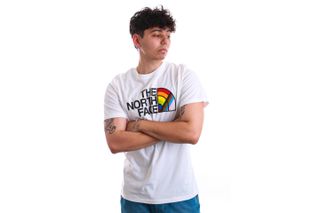 Foto van The North Face T-shirt M S/S PRIDE RECYCLED TEE TNF White NF0A5J9HFN4