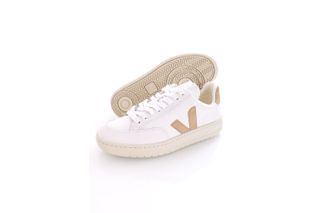 Foto van Veja Sneakers V-12 LEATHER EXTRA WHITE / DUNE XD0202896A