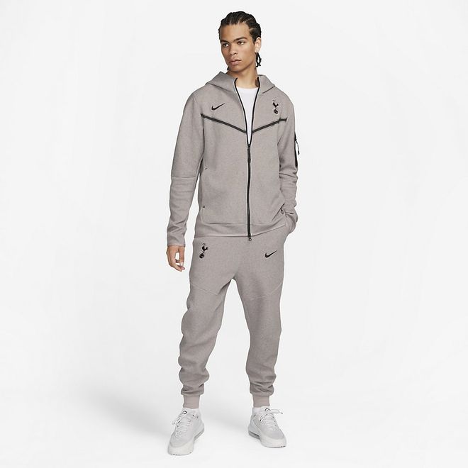 Afbeelding van Tottenham Hotspur Tech Fleece Pant Diffused Taupe