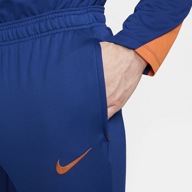 Afbeelding van Nike Nederland 24/25 Strike Dri-FIT Knit Voetbalbroek Deep Royal Blue