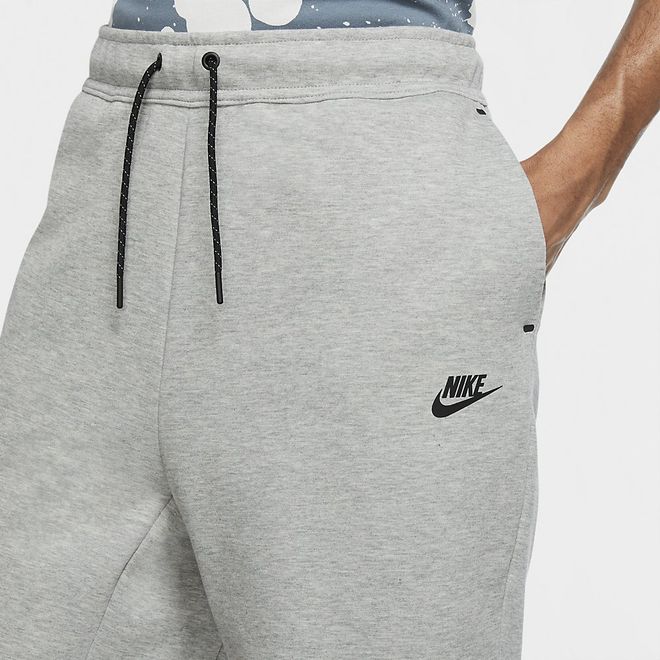 Afbeelding van Nike Sportswear Tech Fleece Short Dark Grey Heather