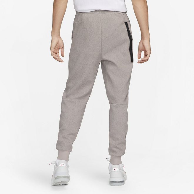 Afbeelding van Tottenham Hotspur Tech Fleece Pant Diffused Taupe