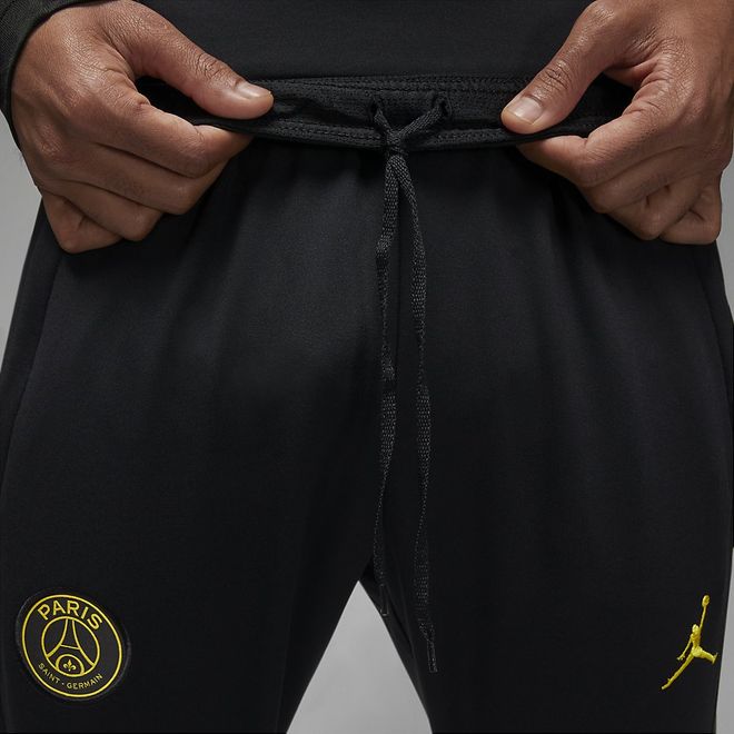 Afbeelding van Paris Saint-Germain Strike Jordan Dri-FIT knit Voetbalbroek Black Tour Yellow