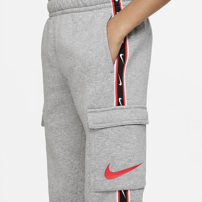 Afbeelding van Nike Sportswear Repeat Cargobroek Kids Dark Grey Heather