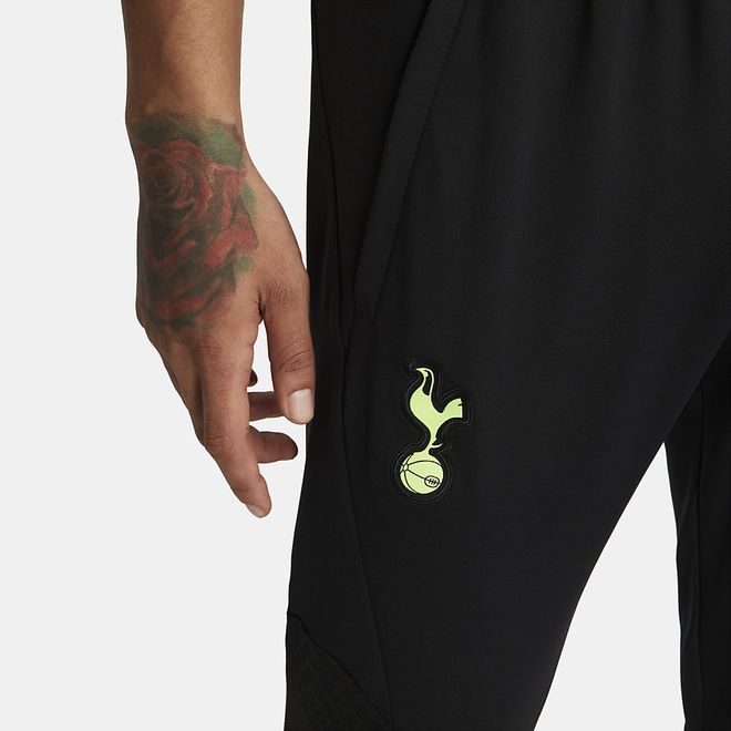 Afbeelding van Tottenham Hotspur Strike Set Volt Black