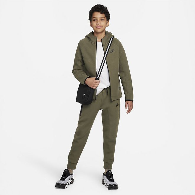 Afbeelding van Nike Sportswear Tech Fleece Hoodie Kids Medium Olive