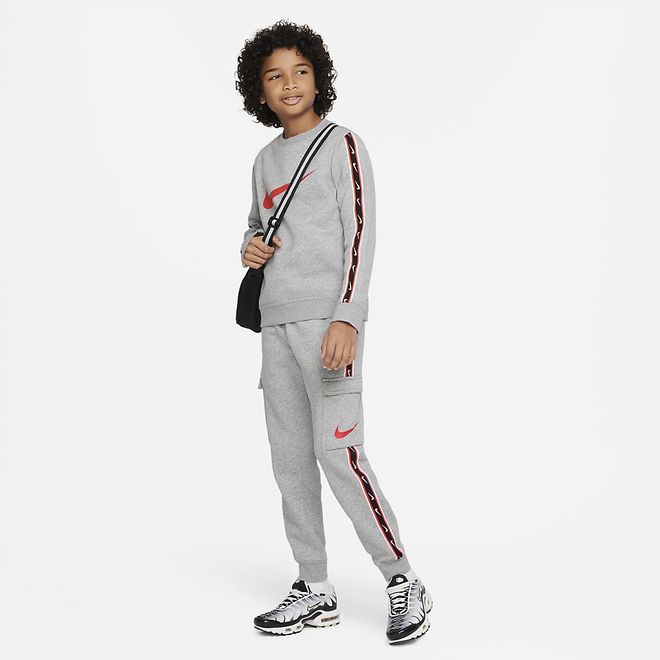 Afbeelding van Nike Sportswear Repeat Cargobroek Kids Dark Grey Heather