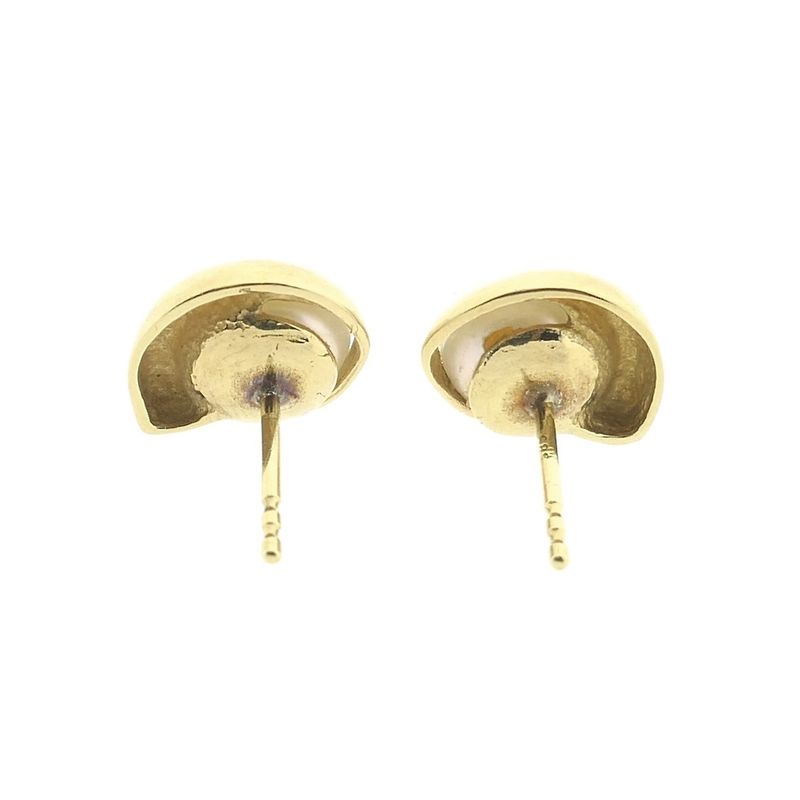 Image 7 of Gold stud earrings with pearl