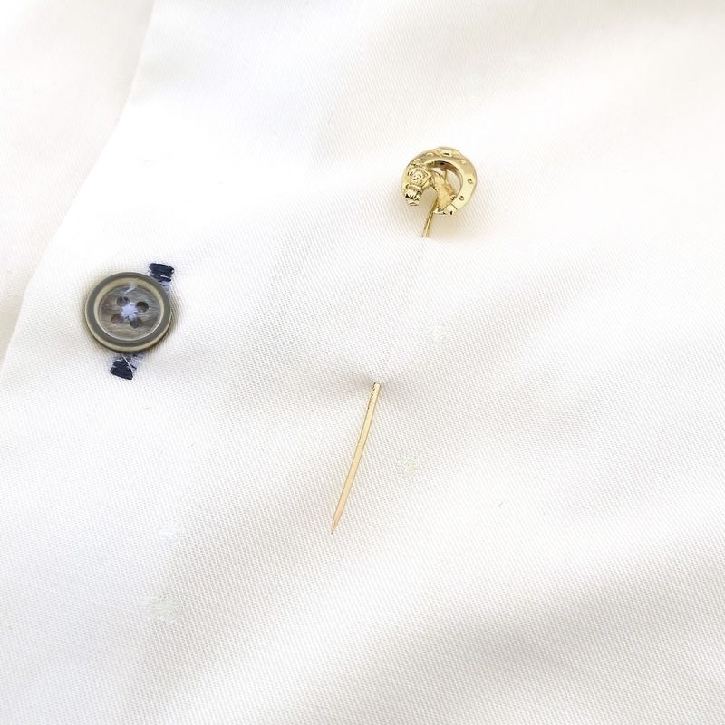 Image 8 of Gold lapel pin, tie pin | Horse and horseshoe