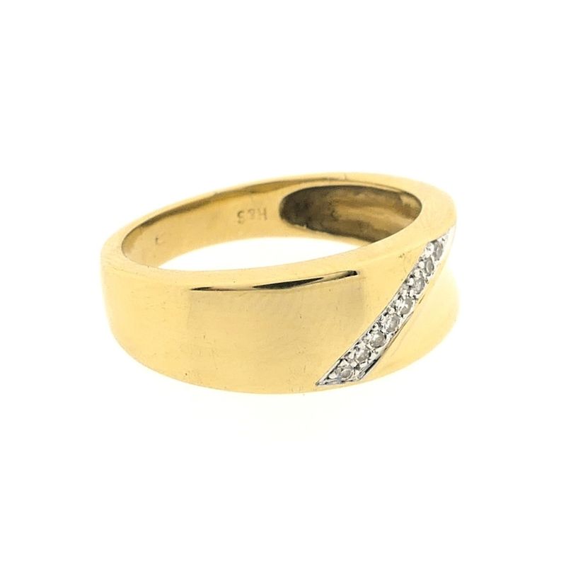 Image 5 of Gold ring with diamond; 0.04 ct.