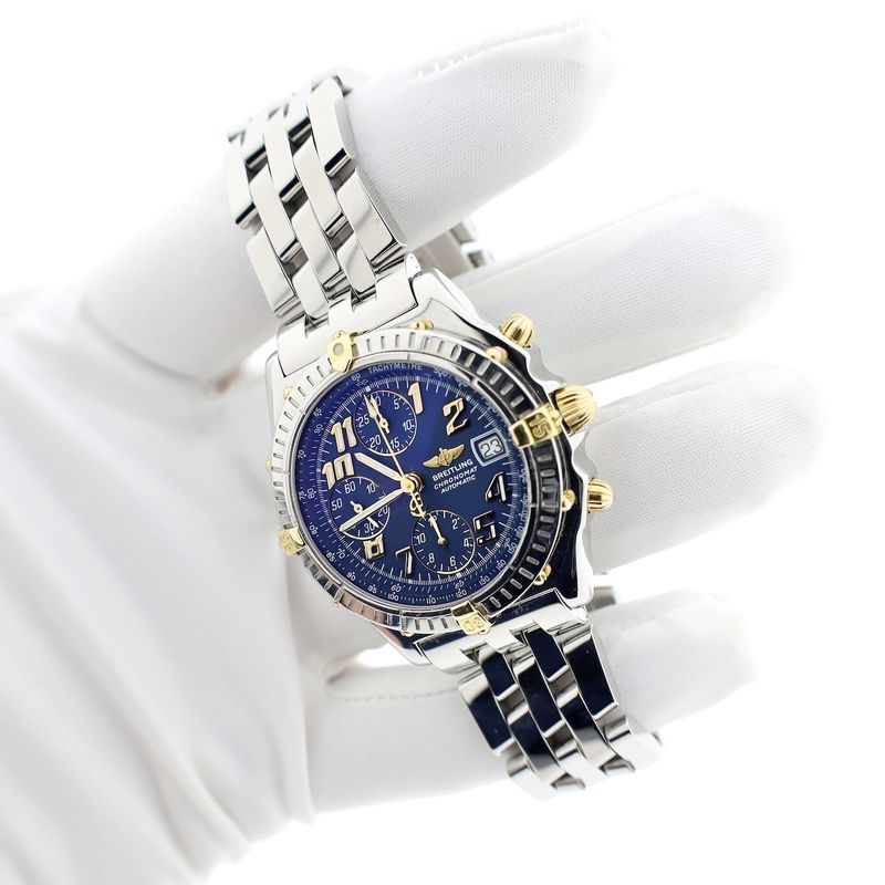 Image 10 of Breitling Chronomat B13050.1; Gold/steel men's watch