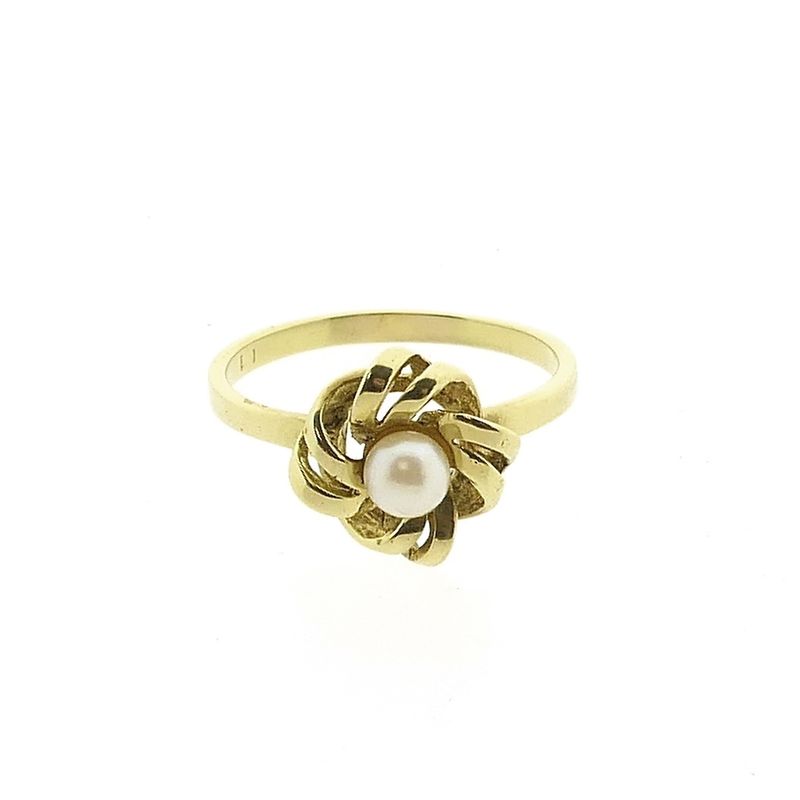 Image 3 of Vintage gold ring with pearl
