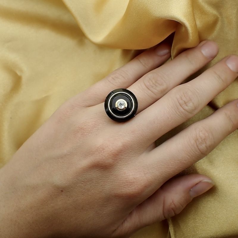 Image 9 of Gold ring with onyx and diamond | Art Deco