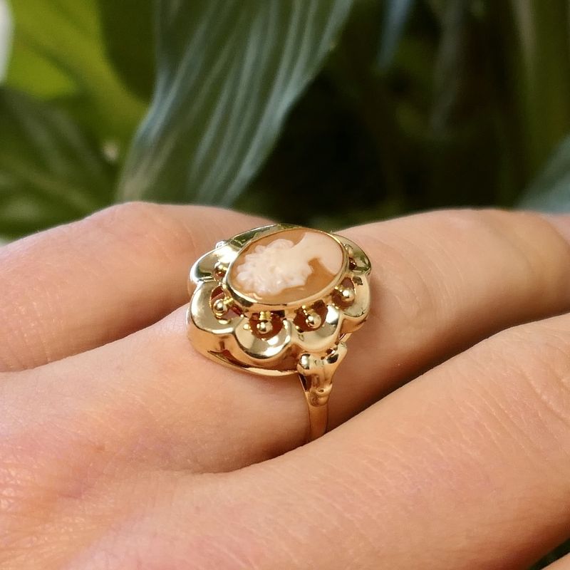 Image 10 of Vintage gold ring with cameo