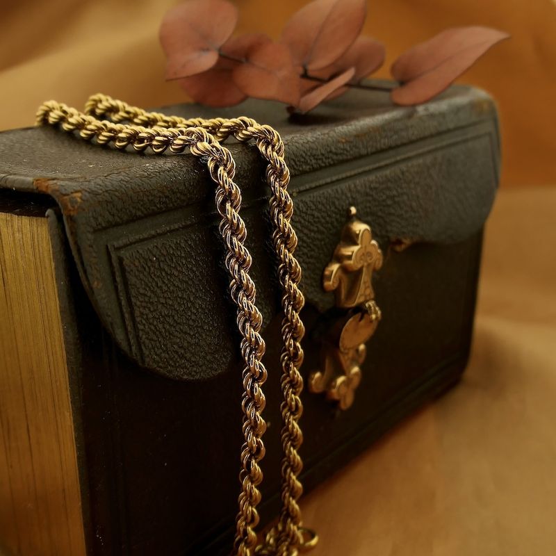 Image 2 of 9 carat twisted link chain