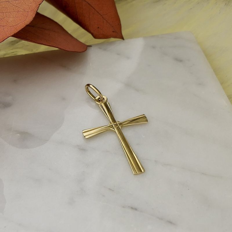 Image 9 of 8 kt. Pendant of a cross