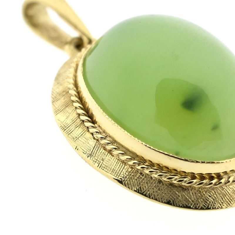 Image 4 of Gold pendant with Jade