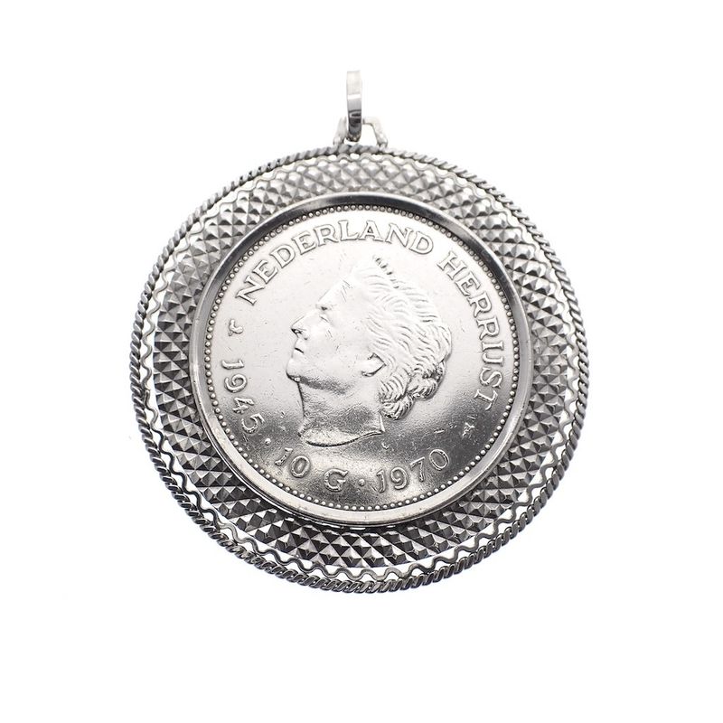 Image 1 of Silver pendant with a 10 guilder coin; Juliana 1970