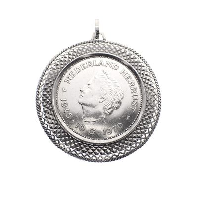 Silver pendant with a 10 guilder coin; Juliana 1970 Image 1 of Silver pendant with a 10 guilder coin; Juliana 1970