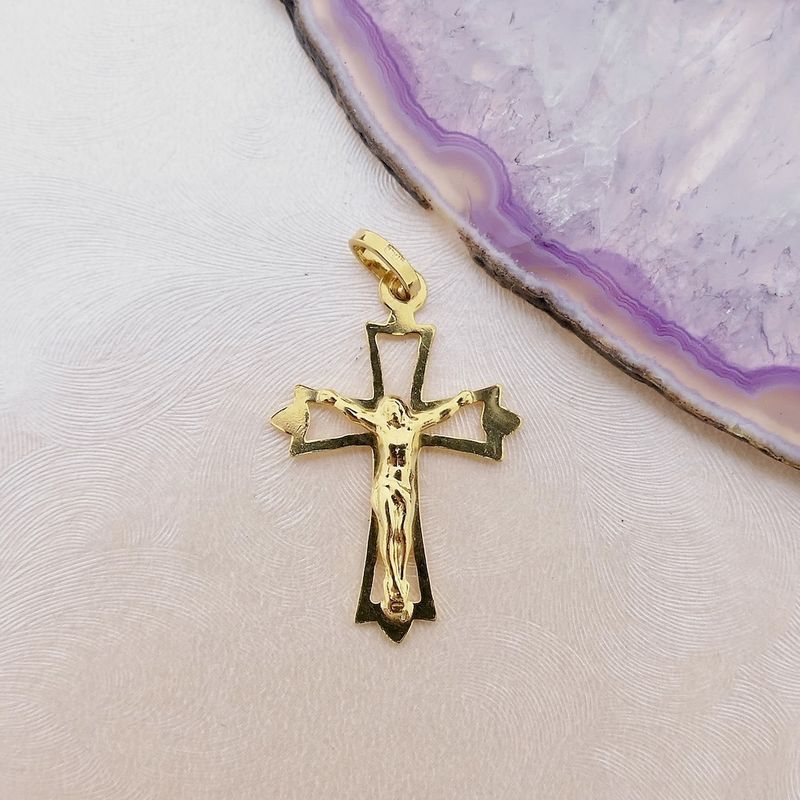 Image 2 of Gold pendant of a cross with corpus