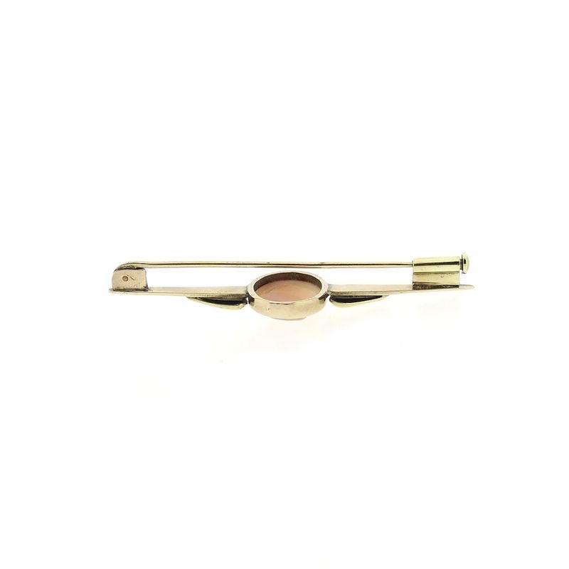 Image 4 of Vintage two-tone gold brooch with cameo