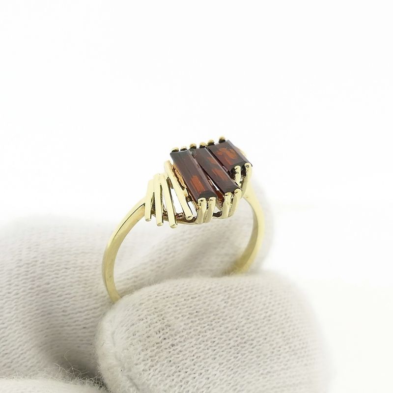 Image 7 of Gold ring with garnet stones | Art Deco