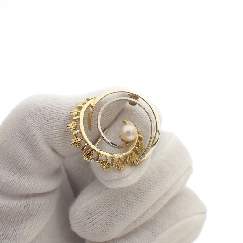 Image 9 of Two-tone gold brooch with pearl