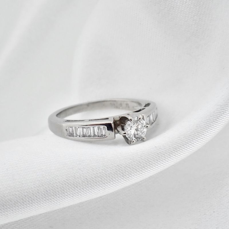 Image 6 of White gold ring with diamond | 0.25 ct.