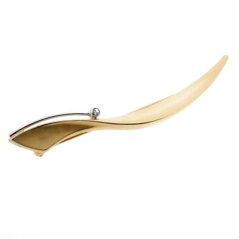 Image 5 of Two-tone gold brooch with zirconia