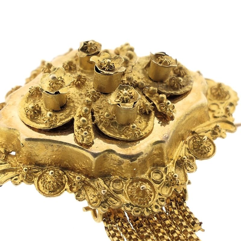Image 3 of Antique gold brooch of a hat bell