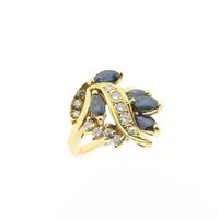 Gold ring with sapphire and diamond; 0.18 ct.