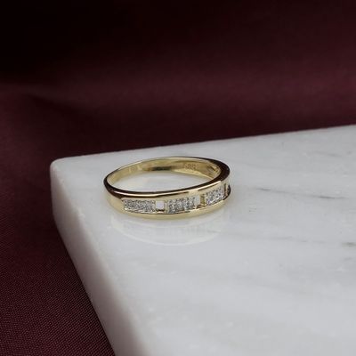 Gold ring with diamonds; 0.03 ct. Image 2 of Gold ring with diamonds; 0.03 ct.