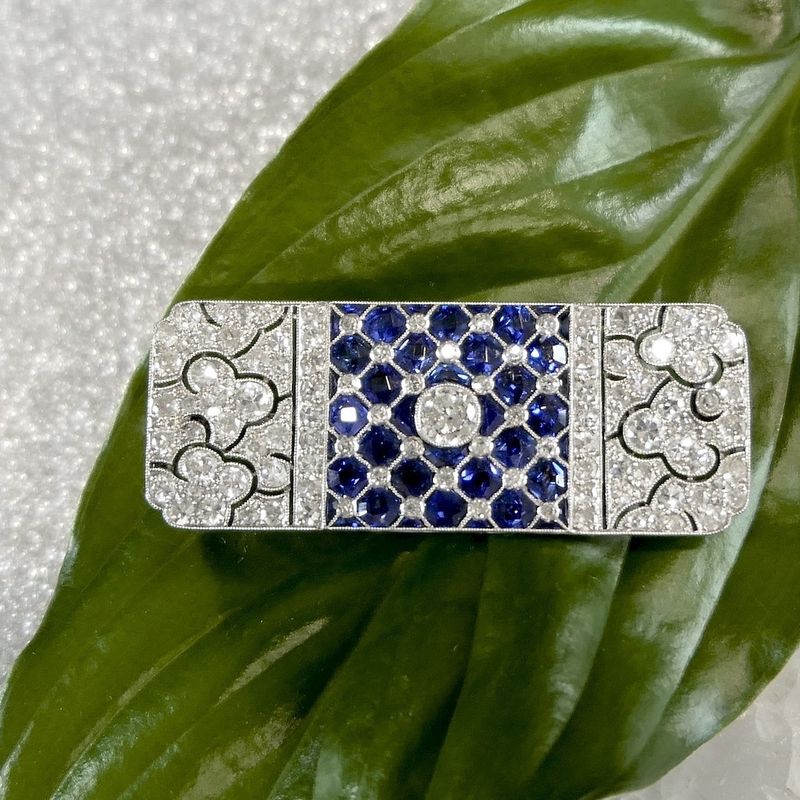 Image 3 of Platinum brooch with sapphire and diamond approx. 1.70 ct.