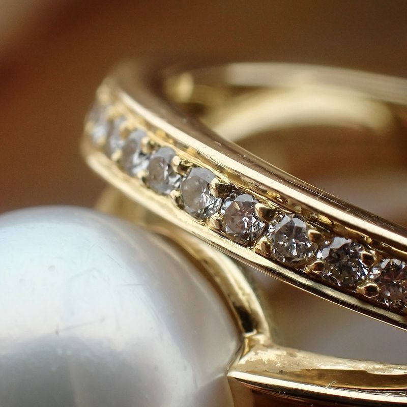 Image 6 of 18 carat gold ring with large pearl and diamonds