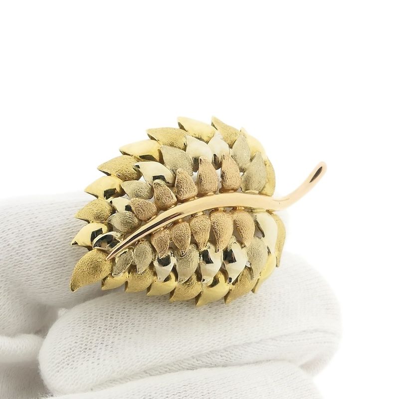Image 8 of Tricolor gold brooch of a leaf