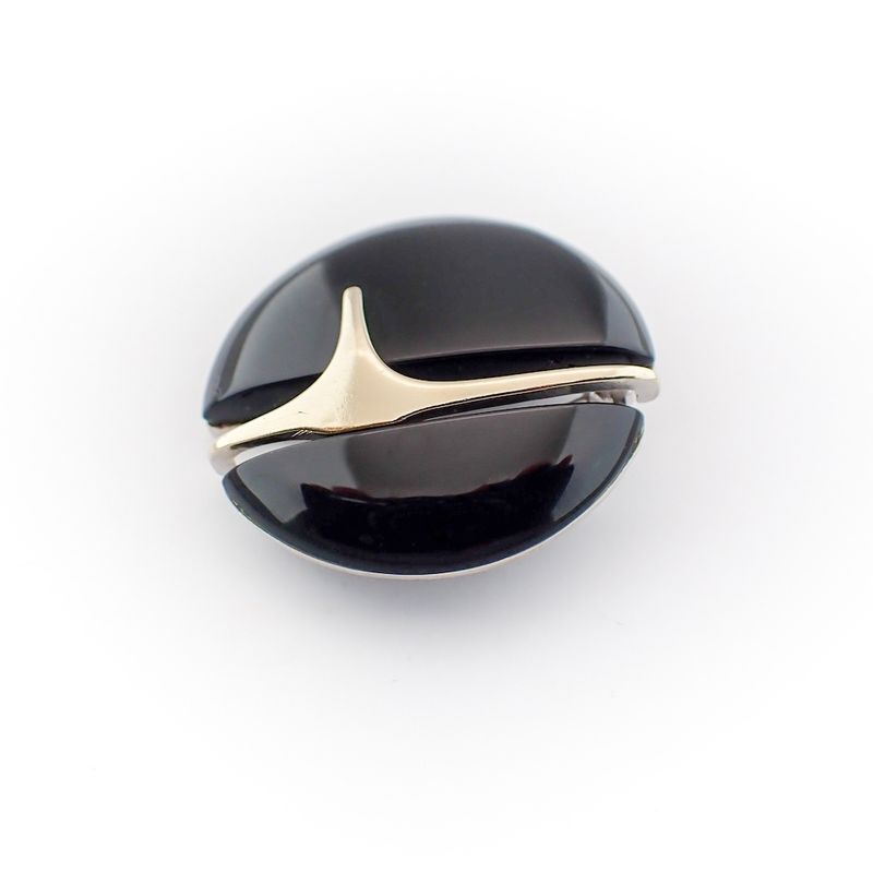 Image 3 of White gold brooch with onyx