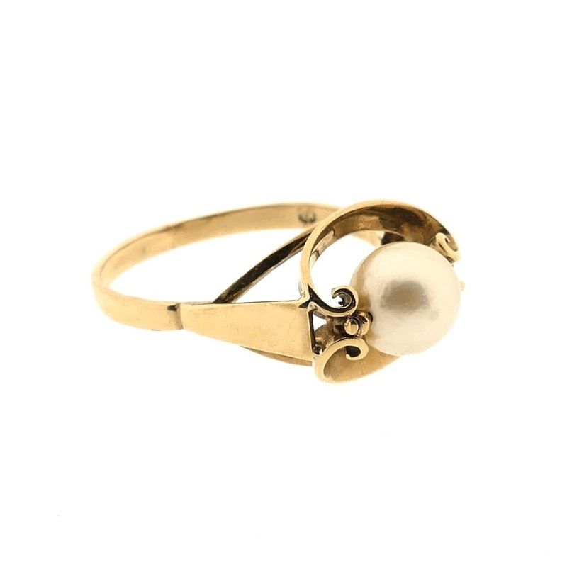 Image 6 of Gold ring with pearl