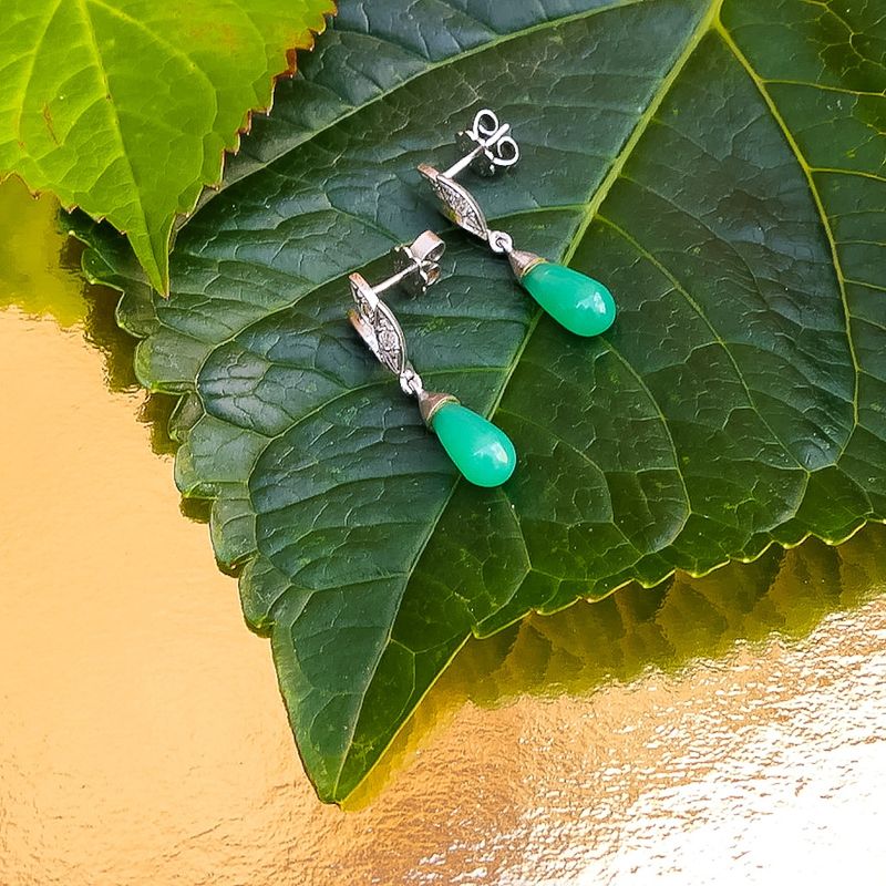 Image 5 of Vintage white gold stud earrings with jade and diamond 0.12 ct.