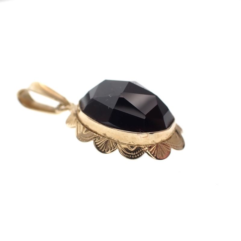 Image 2 of Vintage gold pendant with garnet