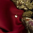 Image 2 of Gold pendant of a heart