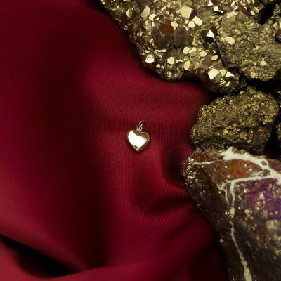 Gold pendant of a heart Image 2 of Gold pendant of a heart