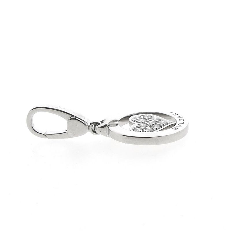 Image 4 of White gold 'Tondo Heart' pendant with 0.10 ct. diamond | Bvlgari