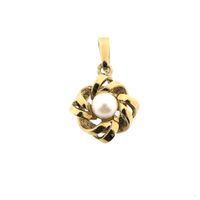 Vintage gold pendant with cultured pearl.