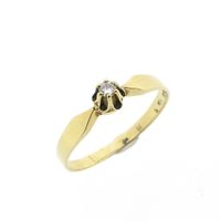 Gold solitaire ring with diamond; 0.04 ct.