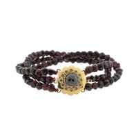 Antique glass bead bracelet with gold clasp; 16 cm