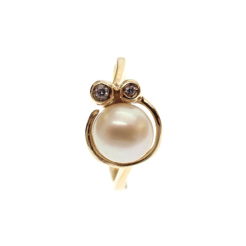 Image 3 of 18 carat gold ring with diamond and pearl